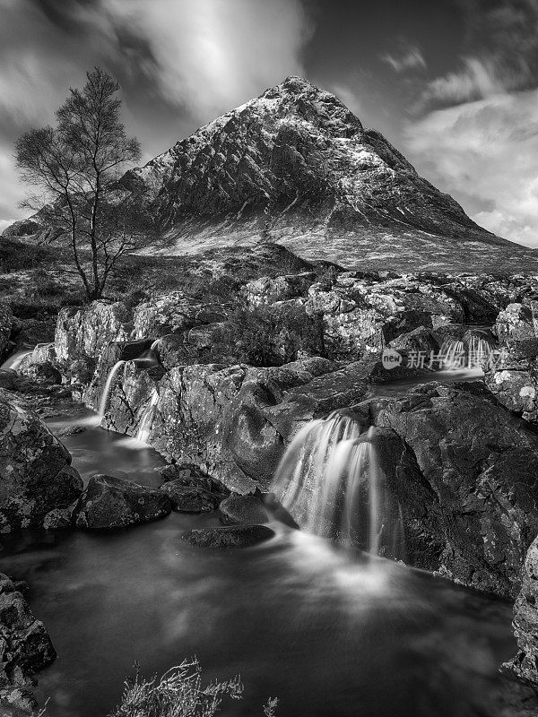 Buachaille Etive Mor和Coupall河。